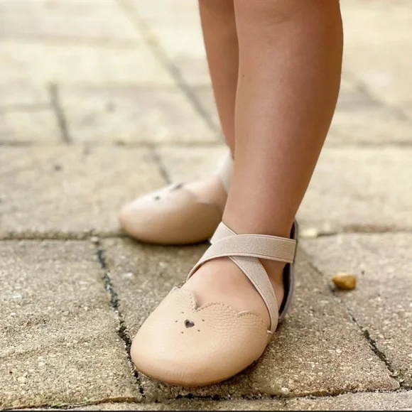 Elegant leather tan Kids Dress Shoes with Heart Accent - Picture 2 of 7